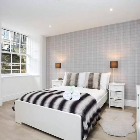 Ultra Modern, Stylish Apartment Next To Princes St Edinburgh Exterior photo