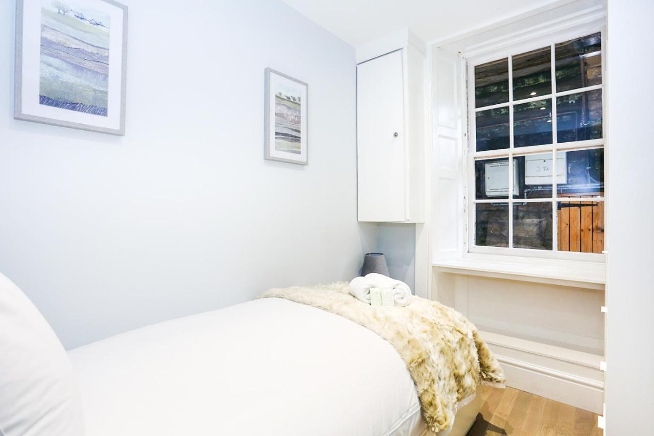 Ultra Modern, Stylish Apartment Next To Princes St Edinburgh Exterior photo