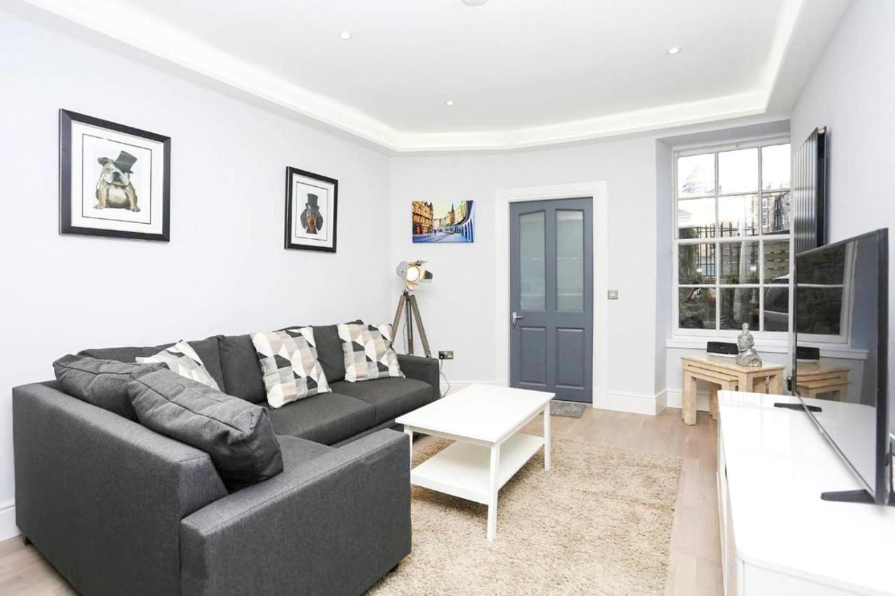 Ultra Modern, Stylish Apartment Next To Princes St Edinburgh Exterior photo